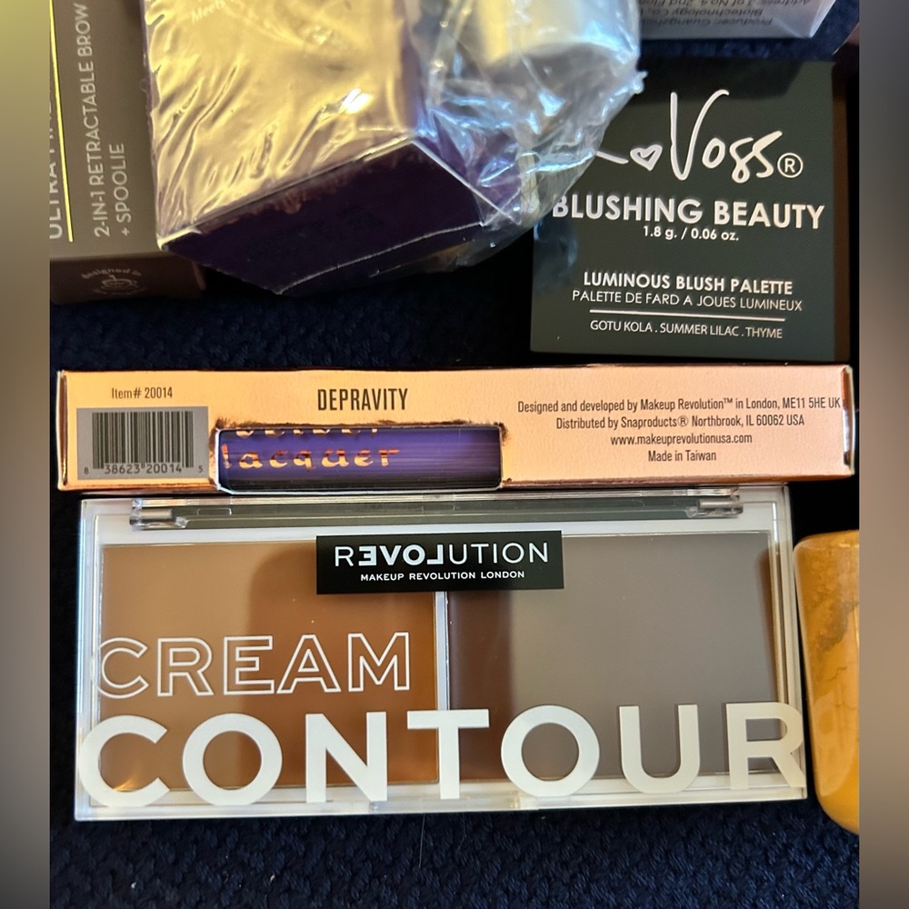 Makeup Bundle S8 - Picture 4 of 11